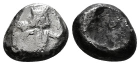 ACHAEMENID EMPIRE. Time of Darios II (424-405 BC). Siglos. Sardes.
Obv: Persian king in kneeling-running stance right, holding spear and bow, and wit...