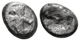 ACHAEMENID EMPIRE. Time of Darios II (424-405 BC). Siglos. Sardes.
Obv: Persian king in kneeling-running stance right, holding spear and bow, and wit...