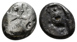 ACHAEMENID EMPIRE. Time of Darios II (424-405 BC). Siglos. Sardes.
Obv: Persian king in kneeling-running stance right, holding spear and bow, and wit...