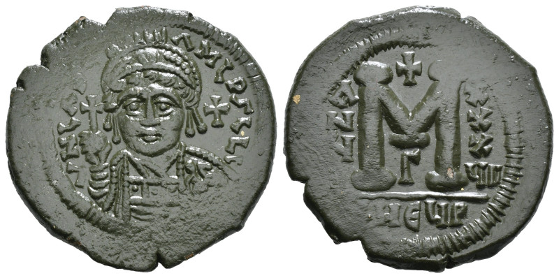 JUSTINIAN I (527-565). Follis.
Obv: D N IVSTINIANVS P P AVG.
Helmeted and cuir...