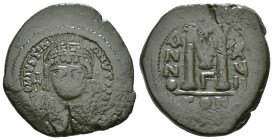 JUSTINIAN I (527-565). Follis.
Obv: D N IVSTINIANVS P P AVG.
Helmeted and cuirassed bust facing, holding globus cruciger and shield decorated with h...