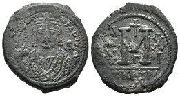 MAURICE TIBERIUS (582-602). Follis. Theoupolis (Antioch). Dated RY 16 (597/8).
Obv: Crowned bust facing, wearing consular robes and holding mappa and...