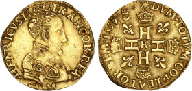 FRANÇOIS II (1559-1560)
Double Henri d'or, 2e type, variété croix cantonnée de 4 lis, cuirasse damasquinée
1559 K - TTB 45 (TTB++)
Rarissime !!!, l...