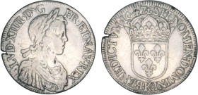 LOUIS XIV le Grand (1643-1715)
Écu blanc à la mèche longue
1647 K - TTB 35 (TTB)
léger éclat de frappe, nettoyé
1er différent : Fleur de Lis pour ...