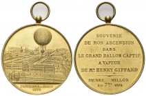 FRANCIA. III Repubblica, 1871-1940. Medaglia 1878 opus T. Trotin Æ dorato, gr 52,57 mm 50,9. Dr. L’aerostato di M. Giffard sopra les Tuileries; sulla ...