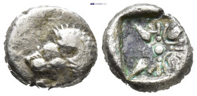 Ionia. Miletos circa 525-475 BC. Diobol AR (8mm, 1,0 g) Forepart of lion to right, his head turned back to left / Star-shaped floral ornament within i...