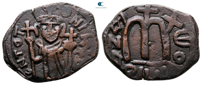 Constans II AD 641-668. Constantinople
Follis or 40 Nummi Æ

23 mm, 4,10 g
...