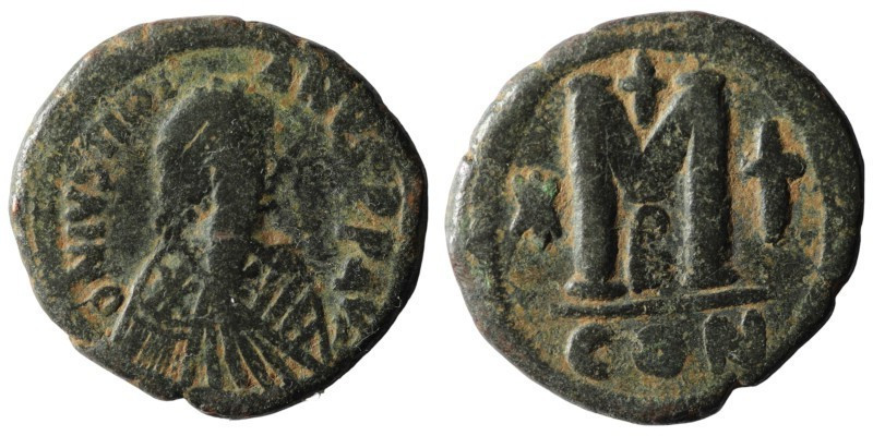 Justinian I. (527-565 AD) Æ Follis. Constantinople. Obv: D N IVSTINIANVS PP AVI....