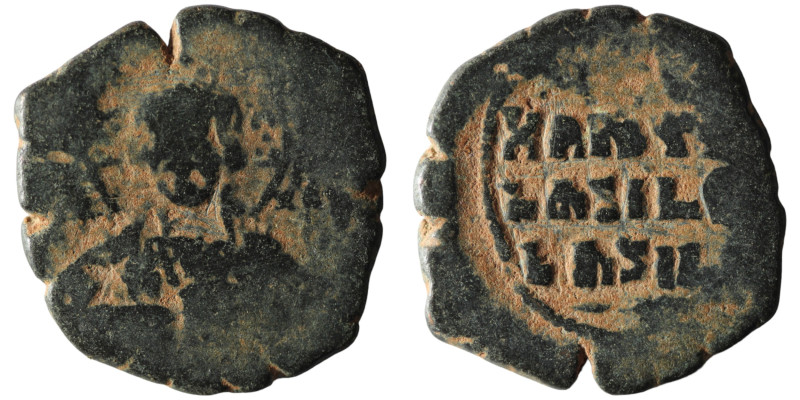 Basil II. and Constantine VIII. (1020-1028 AD). Follis. Constantinople. Obv: bus...