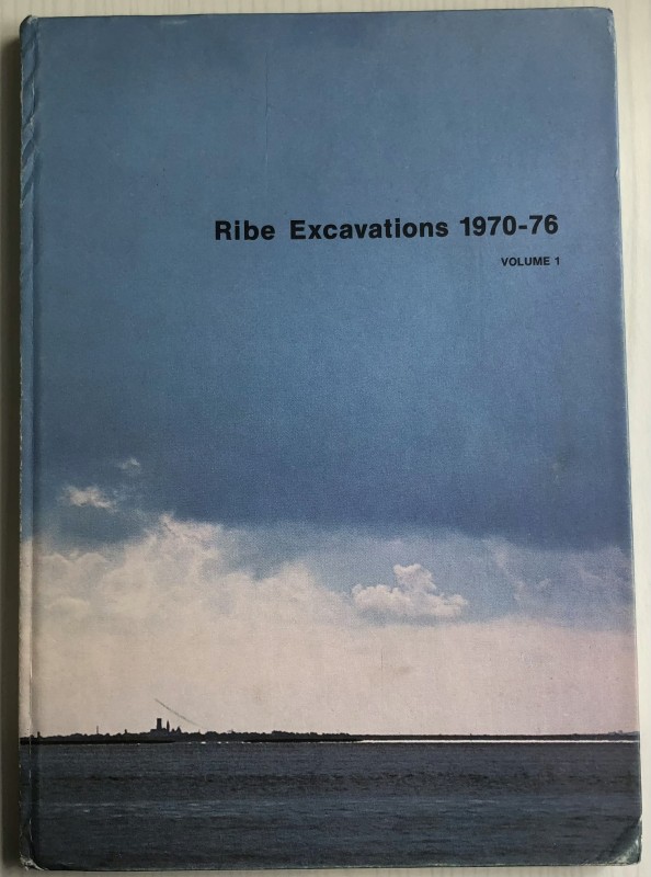 AA.VV. Ribe Excavation 1970-76. 1981. Cartonato ed. pp. 103, ill. in b/n. Ottimo...