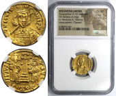Byzantinische Münzen. Constantinus IV. (668-685). AV Solidus (4,36 g), Konstantinopel, 2. Officina, ca. 674-681. Vs.: Büste mit Helm und Kürass, leich...