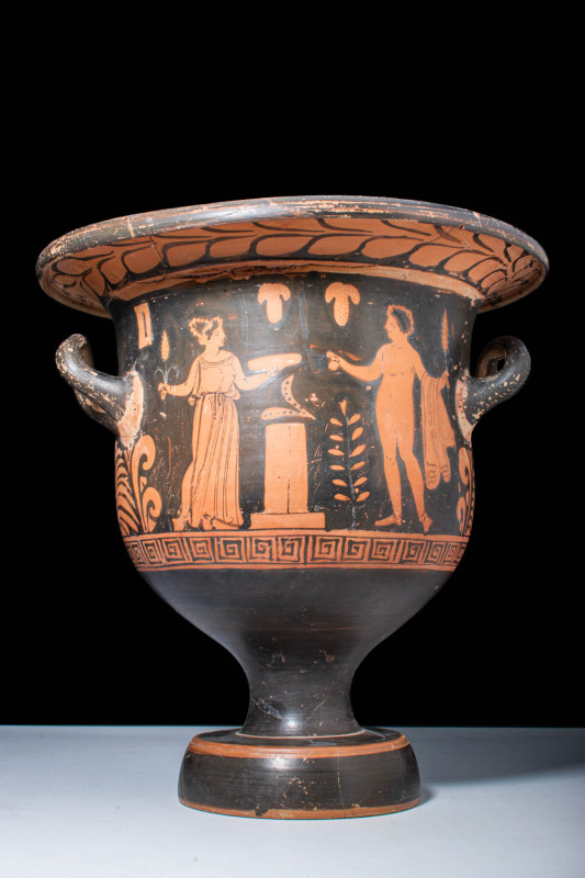 RARE APULIAN BELL KRATER MADE BY THE COMO GROUP WITH DIONYSUS 

 Ca. 350 - 300...