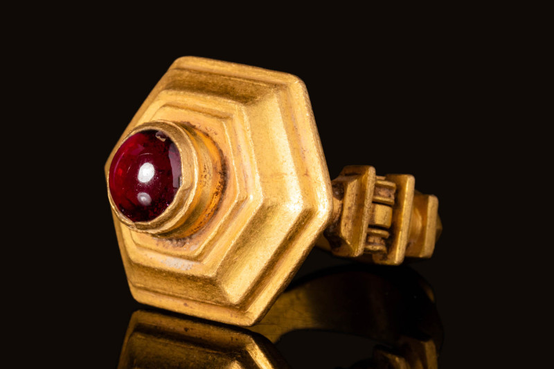 GREEK HELLENISTIC GOLD ARCHITECTURAL RING 

 Ca. 300 - 100 BC A stunning Helle...