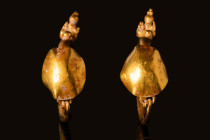 HELLENISTIC GOLD EARRINGS WITH LARGE DISCOIDAL MEDALLION

 Ca. 300 - 100 BC A pair of fine Hellenistic gold earrings with medallion. Attached to the...