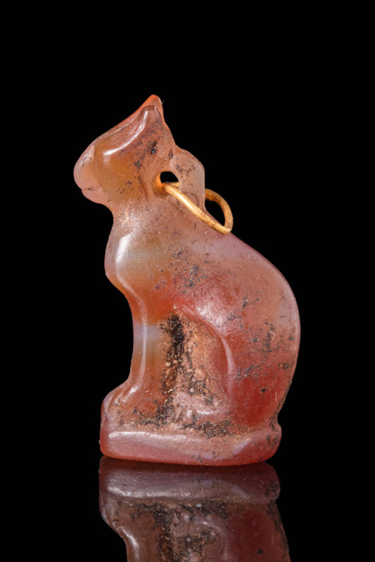 ROMANO- EGYPTIAN AGATE CAT SHAPED AMULET

 Ca. 100 BC - AD 100 A Romano Egypti...