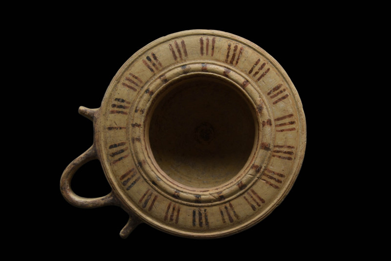 CYPRIOT GEOMETRIC PYXIS ONE HANDLE

 Ca. 850 - 700 BC A Cypriot archaic geomet...
