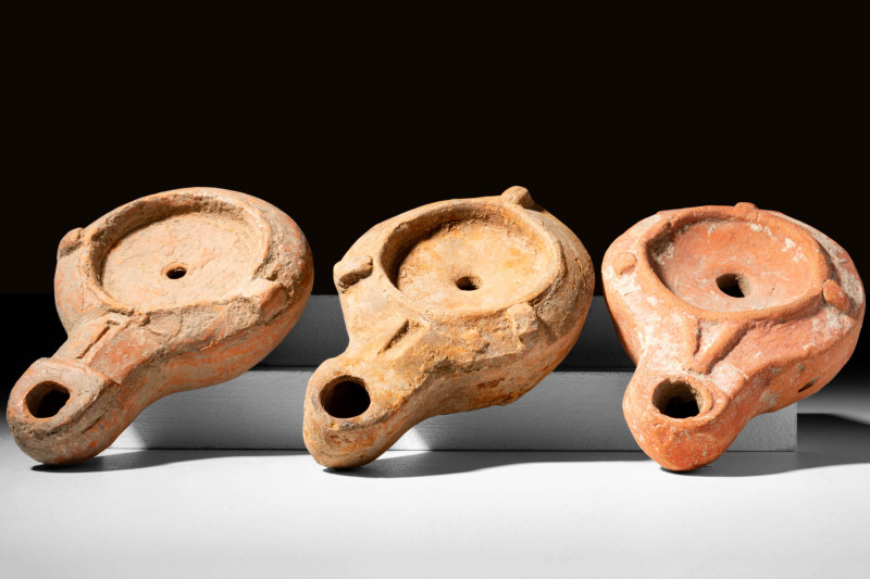 GROUP OF ROMAN TERRACOTTA DECORATED OIL LAMPS

 Ca. AD 50 - 200 A group of thr...