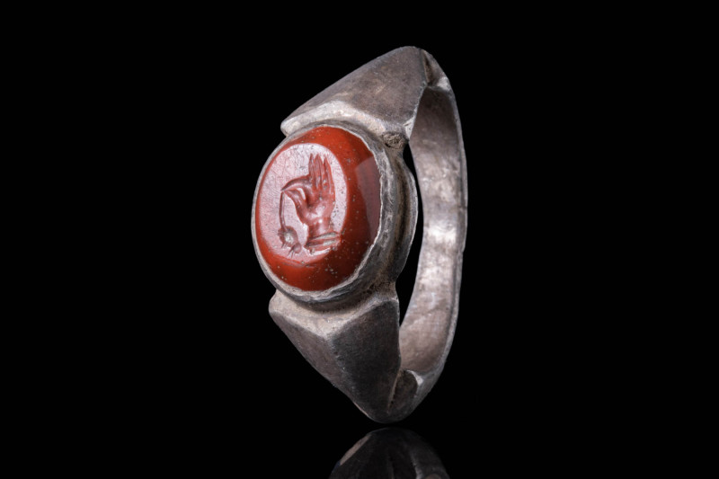 ROMAN SILVER RING WITH JASPER INTAGLIO DEPICTING A HAND HOLDING A MOUSE

 Ca. ...