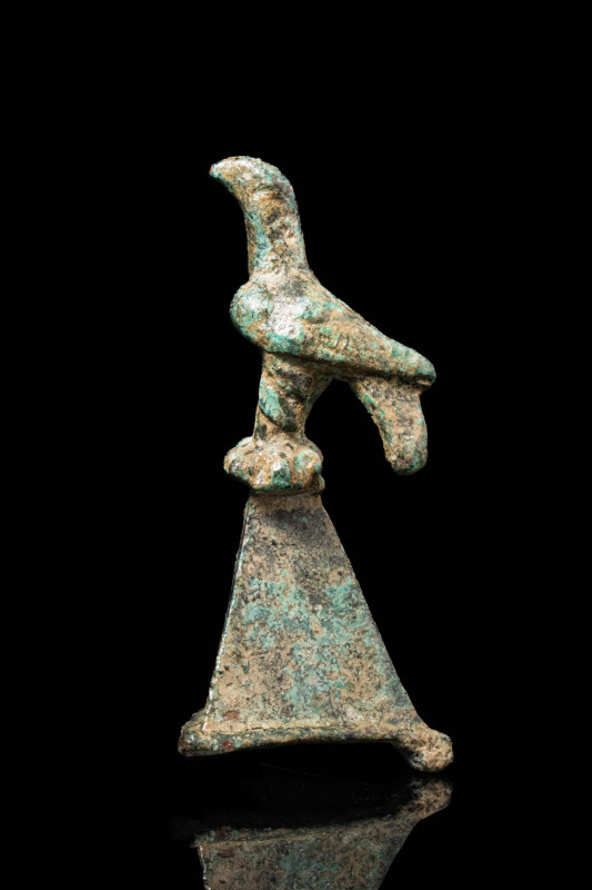 ROMAN BRONZE FIGURINE OF EAGLE ON PYRAMIDAL STAND

 Ca. AD 100 - 300 A Roman b...