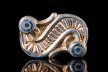 MEROVINGIAN GILT SILVER BROOCH WITH CROWS

 Ca. AD 500 - 600 A stunning Merovingian inlaid gilt brooch depicting a mythical crow. It has a ribbed st...