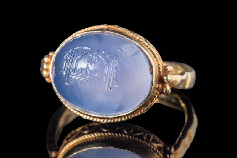 JAVANESE GOLD RING WITH INSCRIBED SAPPHIRE INTAGLIO

 Ca. AD 700 - 900 A Javan...