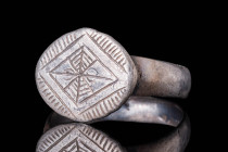 MEDIEVAL SILVER RING WITH GEOMETRIC MOTIF

 Ca. AD 1200 - 1400 A medieval silver ring with a large bezel engraved with the star of Bethlehem. This i...
