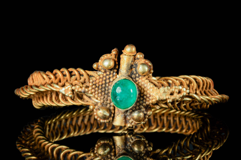 SELJUK/BYZANTINE OPENWORK GOLD BRACELET WITH EMERALD

 Ca. AD 900 - 1200 A rar...