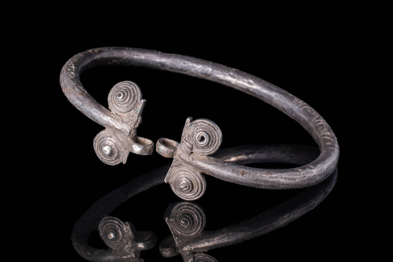 SELJUK SILVER BRACELET WITH SPIRALS

 Ca. 300 BC A stunning Seljuk silver brac...