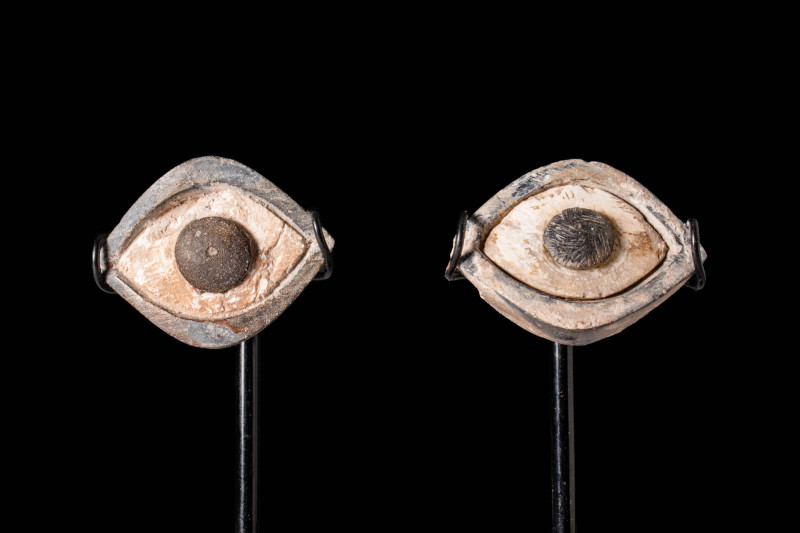 PAIR OF MESOPOTAMIAN INLAID STONE EYES

 Ca. 2600 - 2500 BC A pair of Mesopota...