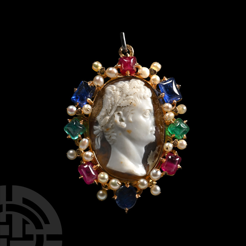 1st century A.D.. Ellipsoid cameo with profile portrait bust in gold pendant fra...