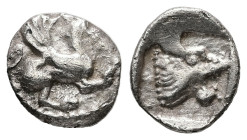 Troas, Assos. AR, Obol. 0.50 g. - 9.61 mm. 5th century BC.
Obv.: Griffin seated right.
Rev.: Lion's head right within incuse square.
Ref.: Weber 5318;...