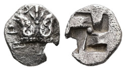 Troas, Kebren. AR, Hemiobol. 0.42 g. - 8.98 mm. Circa 420-412 BC.
Obv.: ΚΕΒΡΗΝ. Confronted heads of rams; floral sprig between.
Rev.: Quadripartite in...