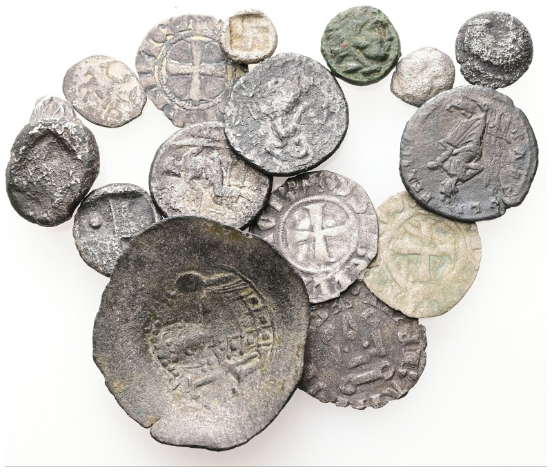 Lot of 16 unclassified See picture. LOT SOLD AS IS, NO RETURNS.(A1)