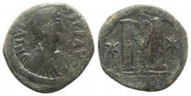 Justin I (518-527). Æ 40 Nummi (31mm, 16.18g, 1h). Constantinople. Diademed, draped and cuirassed bust r. R/ Large M; star to l. and r., cross above; ...