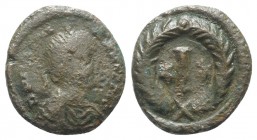Justinian I (527-565). Æ 10 Nummi (17mm, 3.43g). Rome, c. 545. Diademed, draped and cuirassed bust r. R/ Large I between two stars; all within wreath....