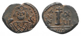 Maurice Tiberius (582-602). Æ 10 Nummi (17mm, 2.69g, 12h). Antioch, year 16 (597/8). Crowned facing bust, wearing consular robes and holding mappa and...