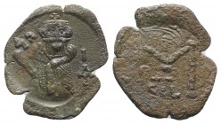 Constans II (641-668). Æ 40 Nummi (26mm, 4.30g, 6h). Syracuse, 652-3. Constans standing facing, wearing crown and chlamys, holding globus cruciger in ...