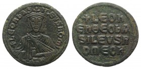 Leo VI (886-912). Æ 40 Nummi (27mm, 7.73g, 6h). Constantinople. Facing bust, wearing crown and chlamys, holding akakia. R/ Legend in four lines across...