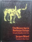 Briard J., The Bronze Age in Barbarian Europe, From Megaliths to the Celts. Book Club Associates, Londra 1979. Copertina rigida con sovraccoperta, 246...