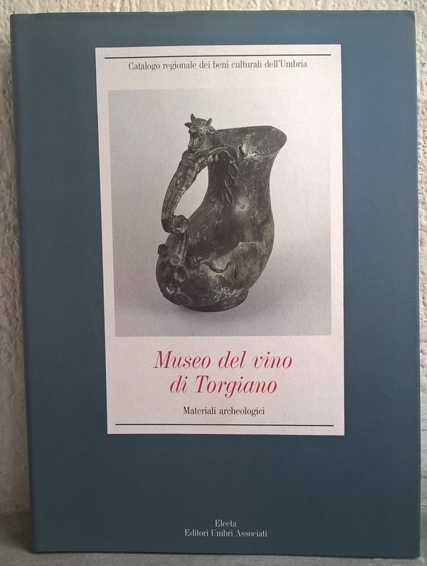 TORELLI M. – UNCINI A. – Museo del vino di Torgiano. Materiali archeologici. Fol...