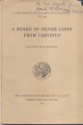 D. M . ROBINSON. – A hoard of silver coins from Carystus. N.N.A.M. 124. New York. 1952. Ril. editoriale, pp. 62, tavv. 6. Buono stato, mancanza angolo...