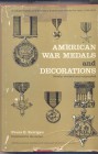 KERRIGAN E. – American War medals and Decoration. New York, 1971. Ril. editoriale, pp. 173, illustrazioni nel testo, + 4 tavv. a colori. sovracoperta ...