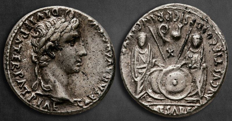 Augustus 27 BC-AD 14. Lugdunum (Lyon)
Denarius AR

18 mm, 3,58 g

CAESAR AV...