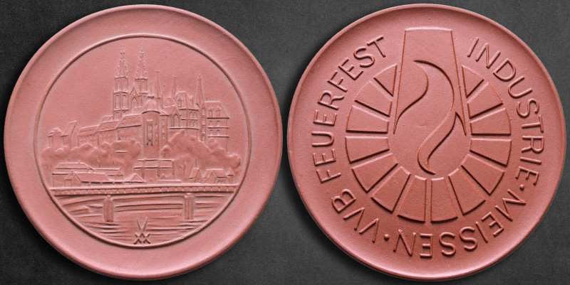 Germany. Meissen. .
Porcelain medal

63 mm, 33,87 g

View of the city / IND...