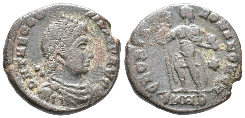 Theodosius I (379-395). Æ (21mm, 5.76g). Heraclea. Pearl-diademed, draped and cu...