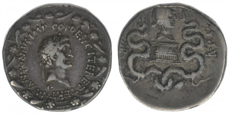 ROM Republik Marcus Antonius und Octavia

AR Cistopher 39 BC
Sear 262, 12,15 Gra...