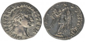 ROM Kaiserzeit Traianus 98-117
Denar

IMP CAES NERVA TRAIAN AVG GERM / P M TR P COS IIII P P
Victoria nach links stehend
Kampmann 27.49, 3,21 Gramm, s...