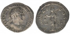 ROM Kaiserzeit Hadrianus 117-138
Denar
IMP CAESAR TRAIAN HADRIANVS AVG / PM TR P COS III - LIB PVB
Liberalitas nach links stehend
RIC 128, Kampmann 32...