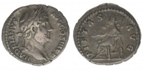 ROM Kaiserzeit Hadrianus 117-138
Denar
HADRIANVS AVG COS III P P / PIETAS AVG
Pietas nach links sitzend
RIC 261, Kampmann 32.84.4 3,32 Gramm ss