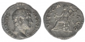 ROM  Kaiserzeit Hadrianus 117-138 
Denar

HADRIANVS AVG COS III P P / VICTORIA AVG
Kampmann 32.108, 3,35 Gramm, -vz